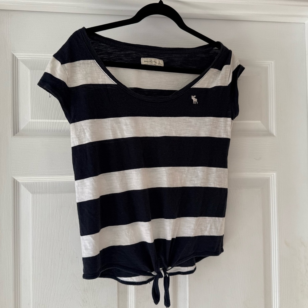 Navy striped Abercrombie & Fitch Striped Tee size small